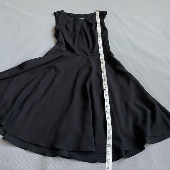 Express Black Keyhole Mini Fit And Flare Little Black Dress Women’s Size 0 - Picture 8 of 9